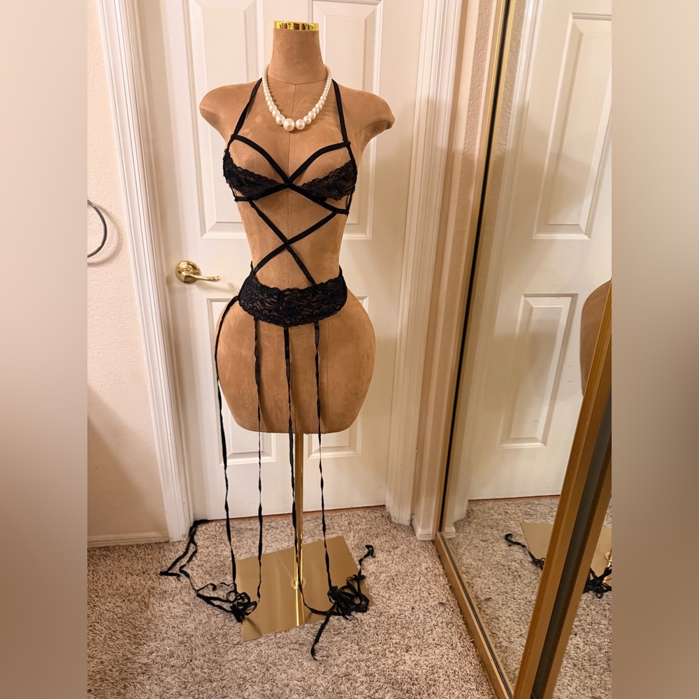 Elegant Black Lace Lingerie Set